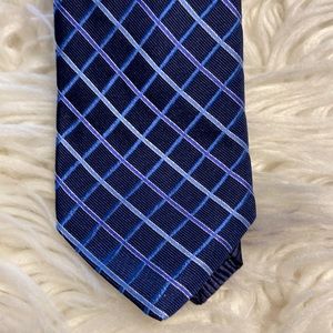 Roundtree & Yorke Man Tie slim excellent condition blue with some purple